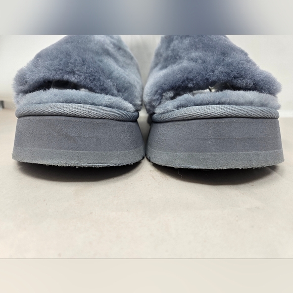 Ugg Womens Disco Slide Shoes Size 9 Gray Fluffy Sherling Back Stretch Strap - Picture 3 of 14